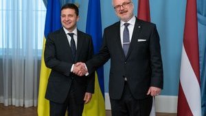 Зеленский обсудил возвращение денег коррупционеров с президентом Латвии (обновлено)