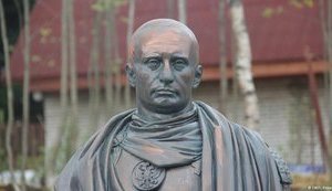В России установили памятник Путину в образе римского императора. ФОТО