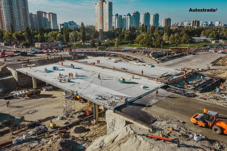 Ремонт розв'язки біля метро "Чернігівська": коли відновлять автомобільний та трамвайний рух