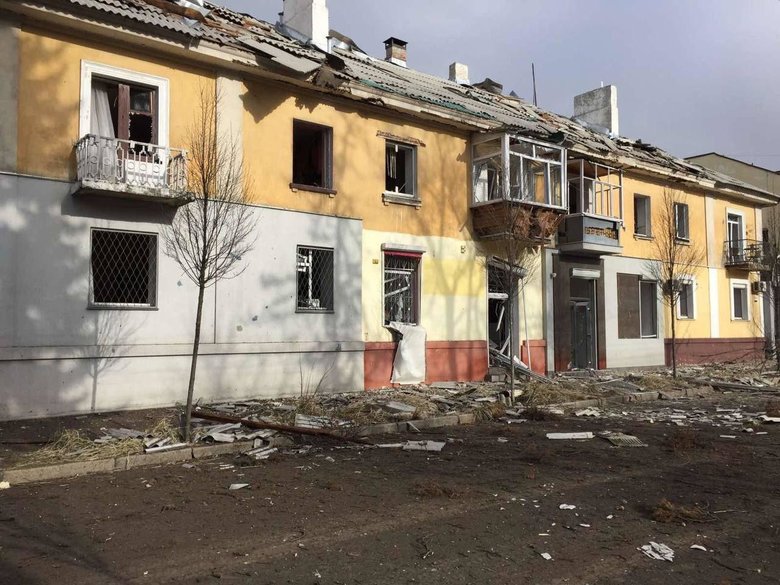 У Чернігові війська РФ завдали ракетного удару по центру міста 01