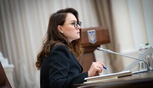 Кабмін дозволив усім чоловікам до 22 років вільно виїжджати за кордон, – Свириденко