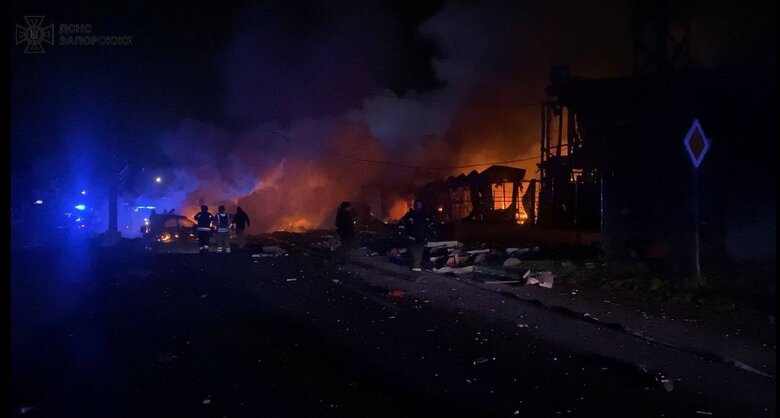наслідки ворожого обстрілу запоріжжя 6 грудня