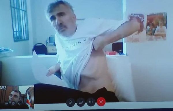 Прошу про адекватне лікування. Мій стан різко погіршився, - Саакашвілі на суді показав свій фізичний стан 03