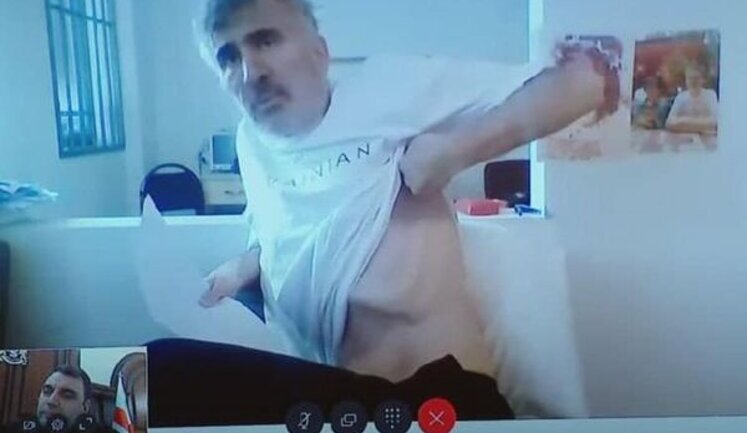 Прошу про адекватне лікування. Мій стан різко погіршився, - Саакашвілі на суді показав свій фізичний стан. ВІДЕО+ФОТО