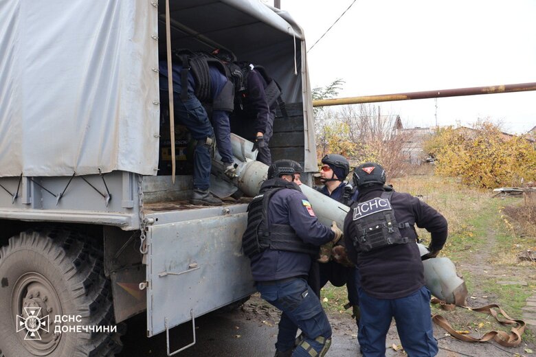 Сапери вилучили фрагмент "Смерча" з подвір’я на Донеччині