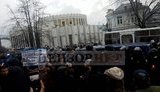 Прихильники Саакашвілі блокують автомобіль, в якому він перебуває. ПРЯМА ТРАНСЛЯЦІЯ