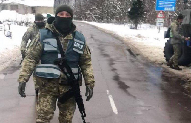 Прикордонники і військова прокуратура проводять спецоперацію проти контрабандистів Закарпаття - проходять масові обшуки 03