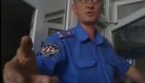Милиция, ссылаясь на указ Януковича, усиленно борется с украинцами в шортах: "Схватили и вытолкали из райотдела". ВИДЕО