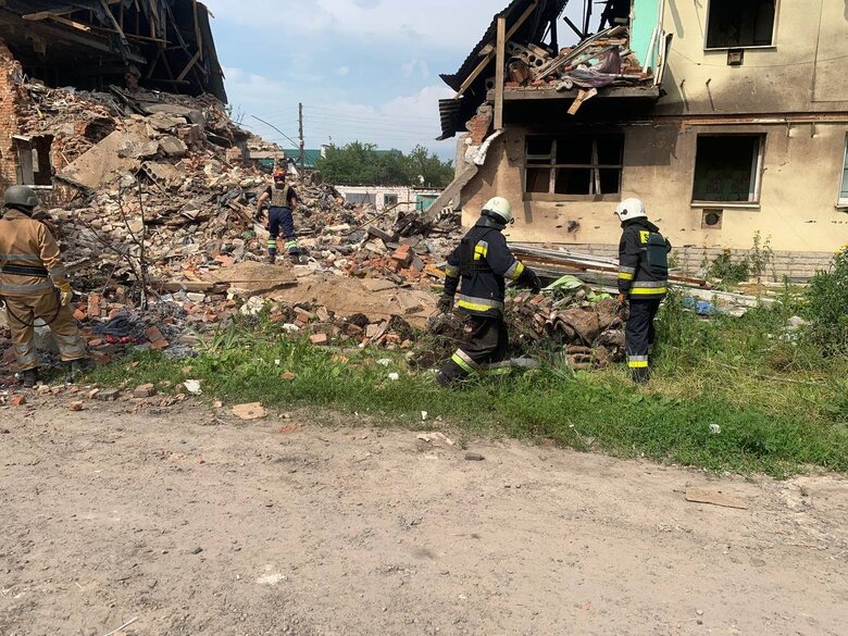 Обнаружены фрагменты тела погибшей женщины во время разборки завалов разрушенного оккупантами жилого дома в Золочеве, - ГСЧС 04 Обнаружены фрагменты тела погибшей женщины во время разборки завалов разрушенного оккупантами жилого дома в Золочеве, - ГСЧС 04