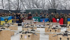 Порошенко з депутатами "Євросолідарності" передали дрони і техніку у 14 бригад. ВІДЕО+ФОТОрепортаж