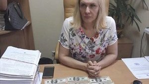 ВРП відсторонила від посади спійману на хабарі в $2 тис. суддю Власенкову
