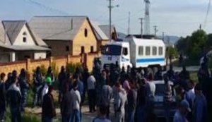 Searches in Russia-occupied Bakhchysarai: armed people in masks deported Crimean Tatar, series of arrests expected, - Smedliaiev. VIDEO