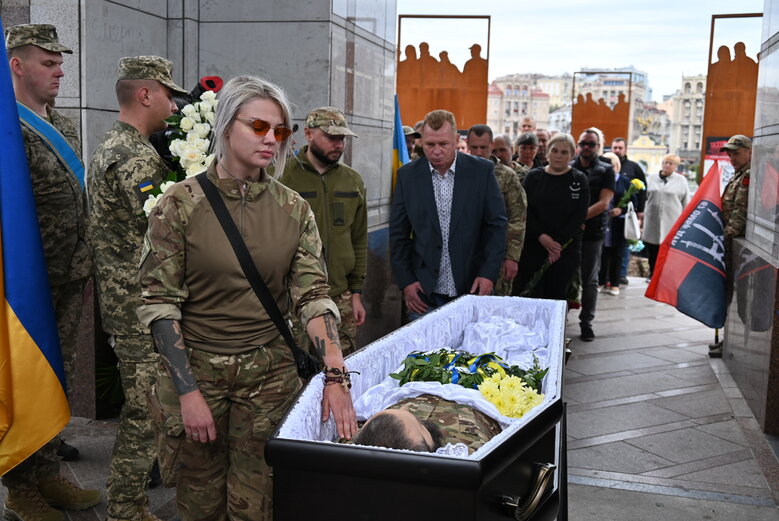 У Києві попрощалися з командиром роти стрілецького батальйону Олександром Пастухом (Добрим), який загинув у бою проти рашистів на Луганщині 50