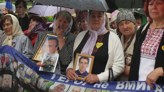 Марш матерів України відбувся у центрі Києва 03