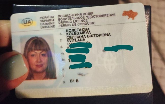 Пьяная судья Колегаева на своем Audi вылетела с дороги и чуть не сбила людей на тротуаре в Киеве 01