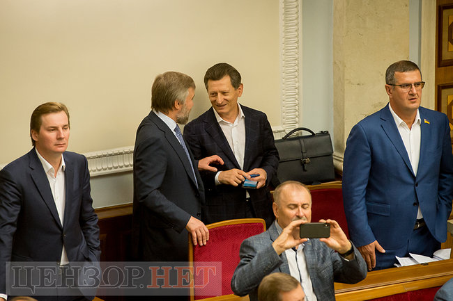 Геращенко і Разумков вивчають Регламент, посилання Герусу від Семенченка і Корявченков, що перевіряє, чому не голосують колеги, - робочий день у Раді 10 вересня 21