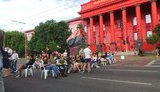 Противники "КиївПрайду" на стільцях перекривають шлях маршу. ВІДЕО+ФОТОрепортаж