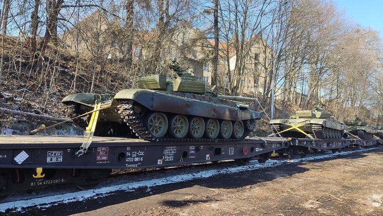 Чехія відправила до України танки Т-72 та БМП-1 02