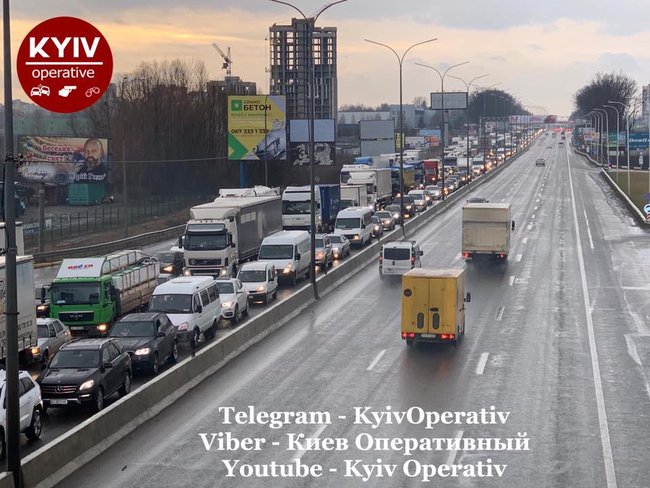 Из-за протеста дальнобойщиков значительно затруднен въезд в Киев, - СМИ 04
