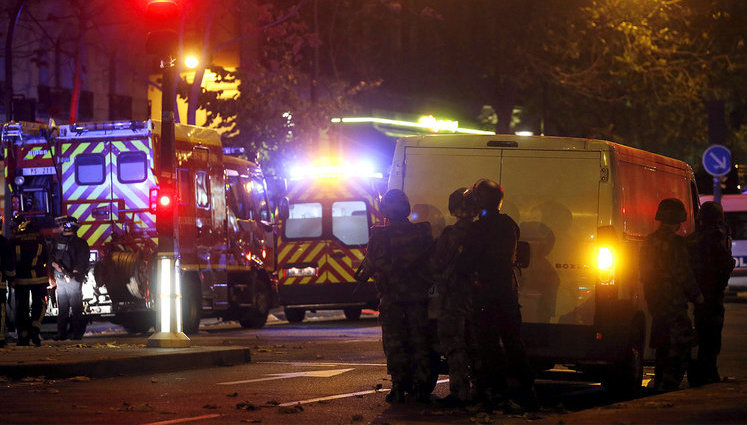 Evacuation of the hostages from Bataclan theater in Paris. VIDEO