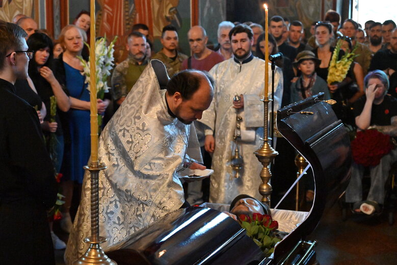 Із загиблим сержантом 68-ї ОЄБр Антоном Усовським попрощалися у Михайлівському Соборі 26