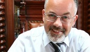 Табачник посмеялся над Азаровым...