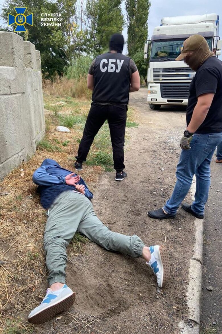 Затримано заступника воєнкома в Херсоні та голову ВЛК на Прикарпатті, які заробляли на ухилянтах, - СБУ 02