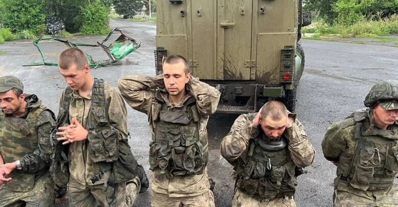 ГУР вперше показало росіян, яких взяли в полон на заводі у Вовчанську