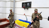 Меморіальну дошку загиблому на Донбасі воїну 58-ї ОМПБр Андрію Ярешку відкрили в Полтаві. ФОТОрепортаж