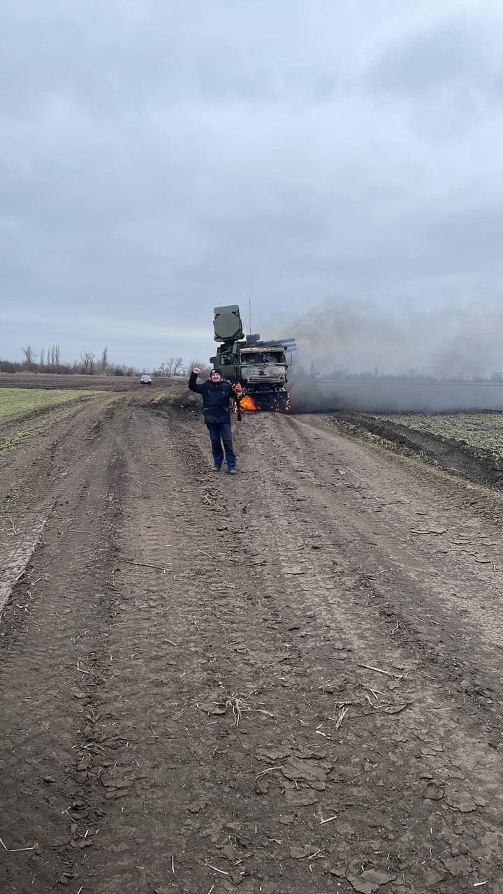 Українська авіація розбомбила колону військ РФ під Миколаєвом, - Кіровоградська ОДА 01 Українська авіація розбомбила колону військ РФ під Миколаєвом, - Кіровоградська ОДА 01