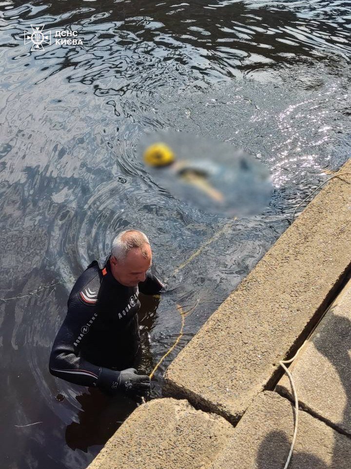 Тіло хлопця, який впав внаслідок обриву троса на атракціоні в Києві, дістали з Дніпра