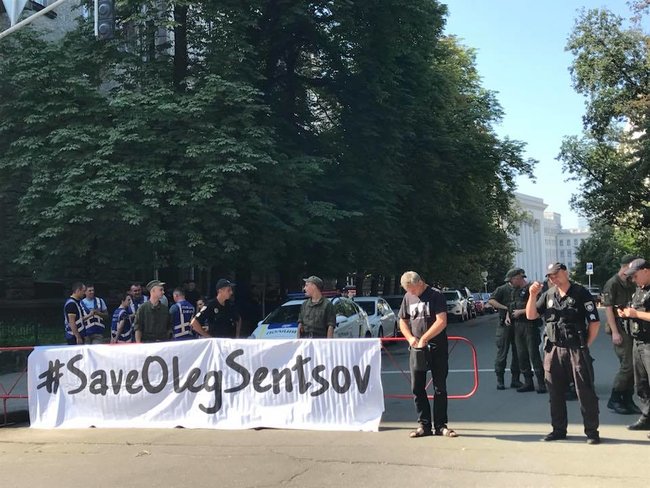 Активісти закликають українців завзятіше долучатися до процесу звільнення політвязнів Кремля 03
