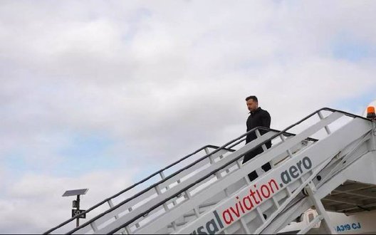 Зеленський прибув до Британії на зустріч із Макроном, Мерцом