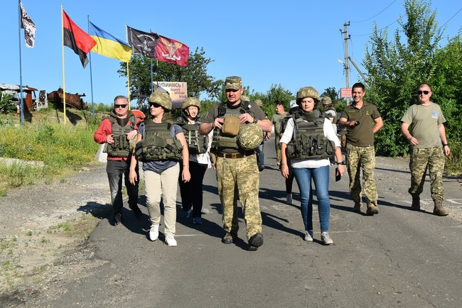 Делегація Литви відвідала район проведення ООС, де ознайомилася із системою медзабезпечення українських військовослужбовців 01