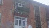 На Донбассе в жилом доме рухнули два балкона. ФОТО