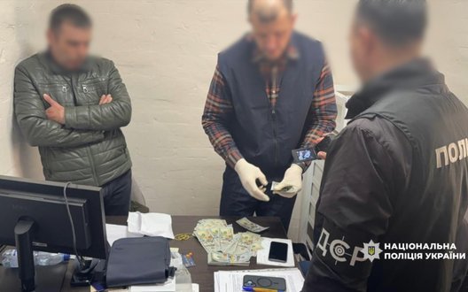 Посадовця Луцької міськради затримали на хабарі $30 тисяч, - Нацполіція. ФОТО