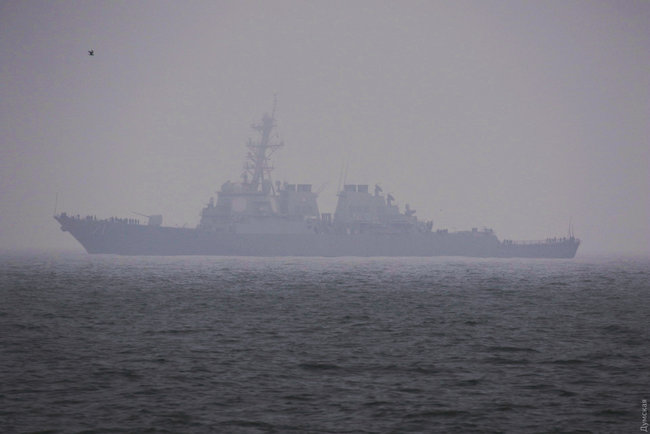 U.S. Navy destroyer Ross enters Odesa port 01
