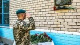 Меморіальну дошку загиблому на Донбасі матросу Денисові Юшку відкрили на Миколаївщині. ФОТОрепортаж