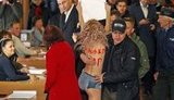 Выборы по-киевски: похмелье и обнаженка