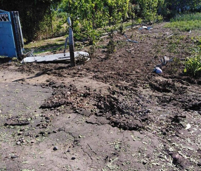 Рашисты обстреляли Черешеньки на Херсонщине, повреждена сельхозтехника и хозяйственные сооружения, - ОВА 04