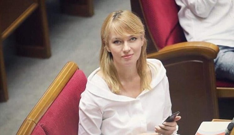 Представитель Кабмина в ВР Шуляк подала в отставку: "Быстро "переобуваться" не умела никогда, и сейчас трудно переключиться на новый лад". ФОТО