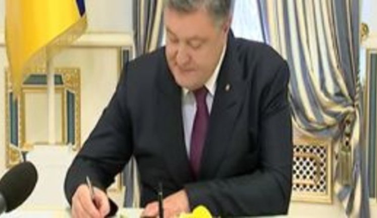Poroshenko approves simplified registration of medicines