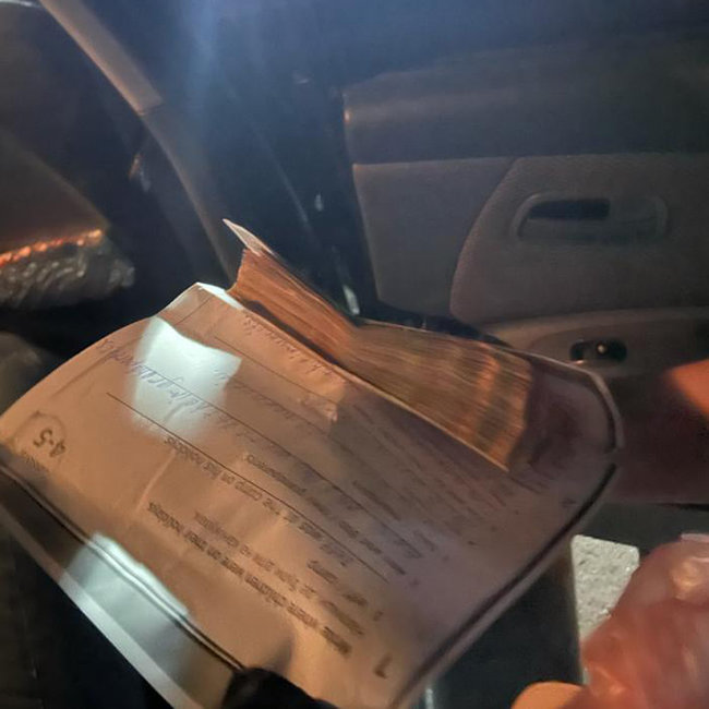 Слідчу поліції затримали на хабарі в 60 тис. грн 02