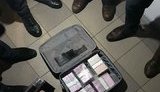 "Земельних махінаторів" затримано на Київщині під час одержання валізи з 1,3 млн грн хабара, - Луценко. ФОТО