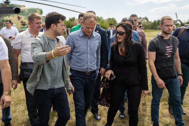 Zelenskyi, Tusk visit Stanytsia Luhanska 07