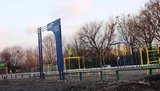 "Регионалы" пиарятся на детях: установили спортплощадку на пустыре среди грязи. ФОТО