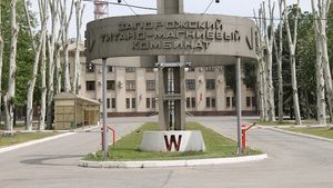 Запорожский титано-магниевый комбинат Фирташа увеличил зарплату сотрудникам