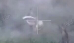 Russian soldier steps on anti-personnel mine, bandages his leg and shoots himself with automatic rifle. VIDEO