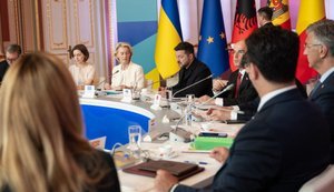 Ситуація «на землі» і у відносинах з ЄС змінюється. Мінятися мають і «компромісні» умови завершення війни