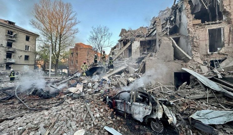 Російські дрони, ракети та балістика вдарили по містах України: чотири людини було вбито, понад 30 поранено, - Зеленський